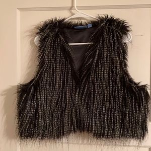 Simply Vera Wang faux fur short vest